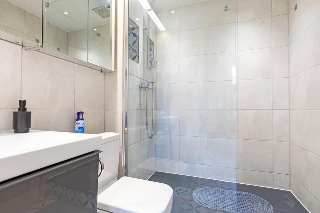 Charming 2 Bedroom Flat In Kensington Appartamento